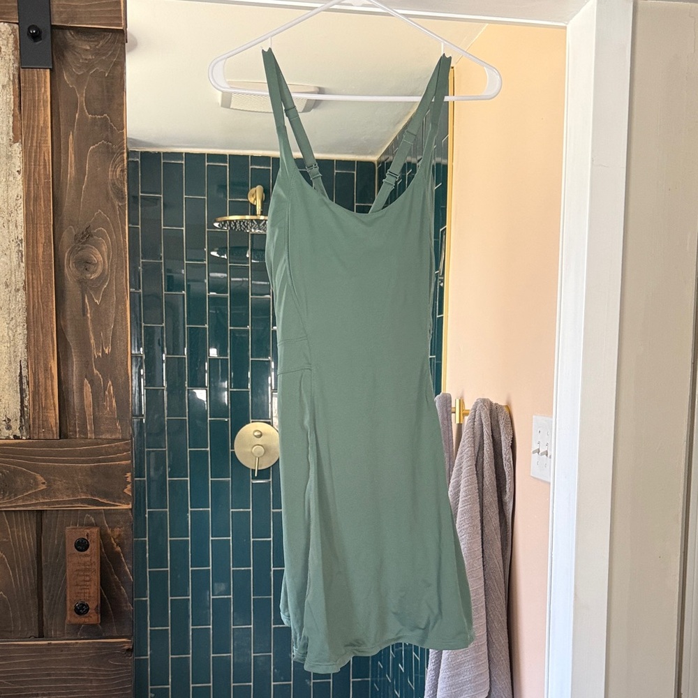 Moss Greeen workout dress. Cross straps. Built in bra. Amazon
